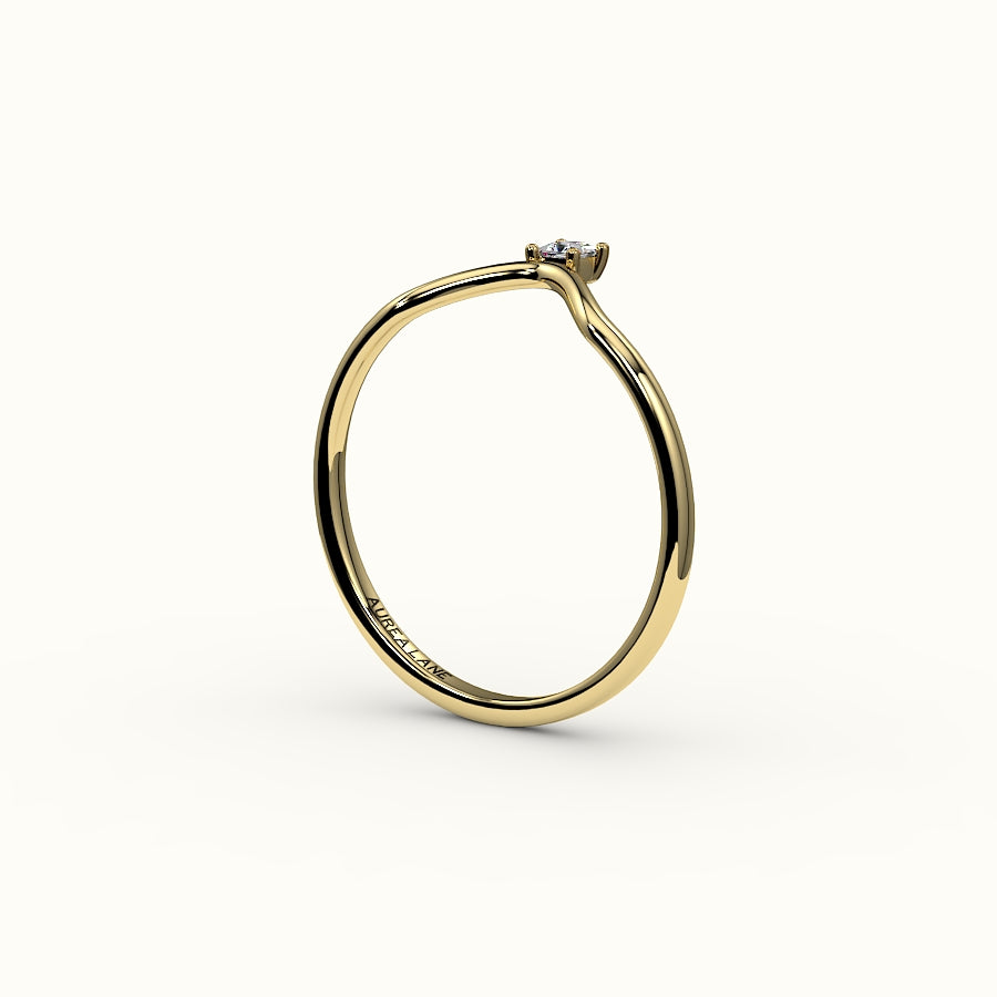 Princess Cut V Diamond Curved Band