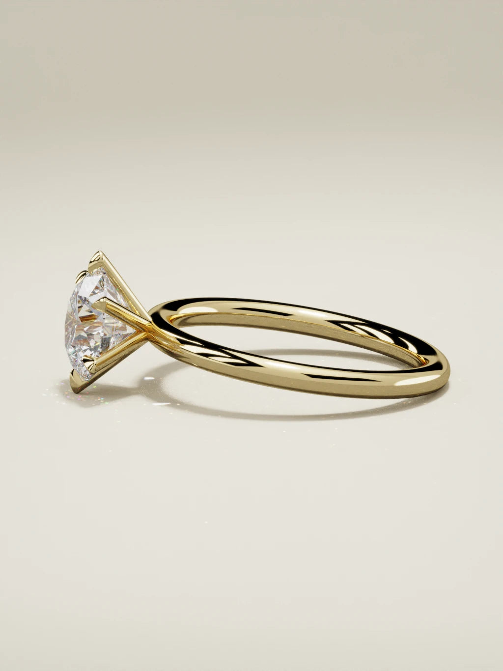 The Alba, solitario con diamante redondo de laboratorio en oro amarillo 14K, vista lateral