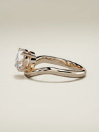 The Arco, solitario con diamante redondo de laboratorio en oro rosa 14K, vista lateral