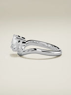 The Arco, solitario con diamante redondo de laboratorio en oro blanco 14K, vista lateral