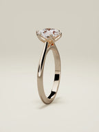 The Azahar, solitario con diamante redondo de laboratorio en oro rosa 14K, de pie, vista frontal