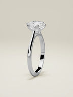 The Azahar, solitario con diamante redondo de laboratorio en oro blanco 14K, de pie, vista frontal