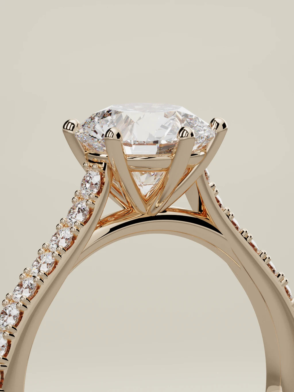 The Blonda, solitario con diamante redondo de laboratorio en oro rosa 14K, de pie, vista de tres cuartos