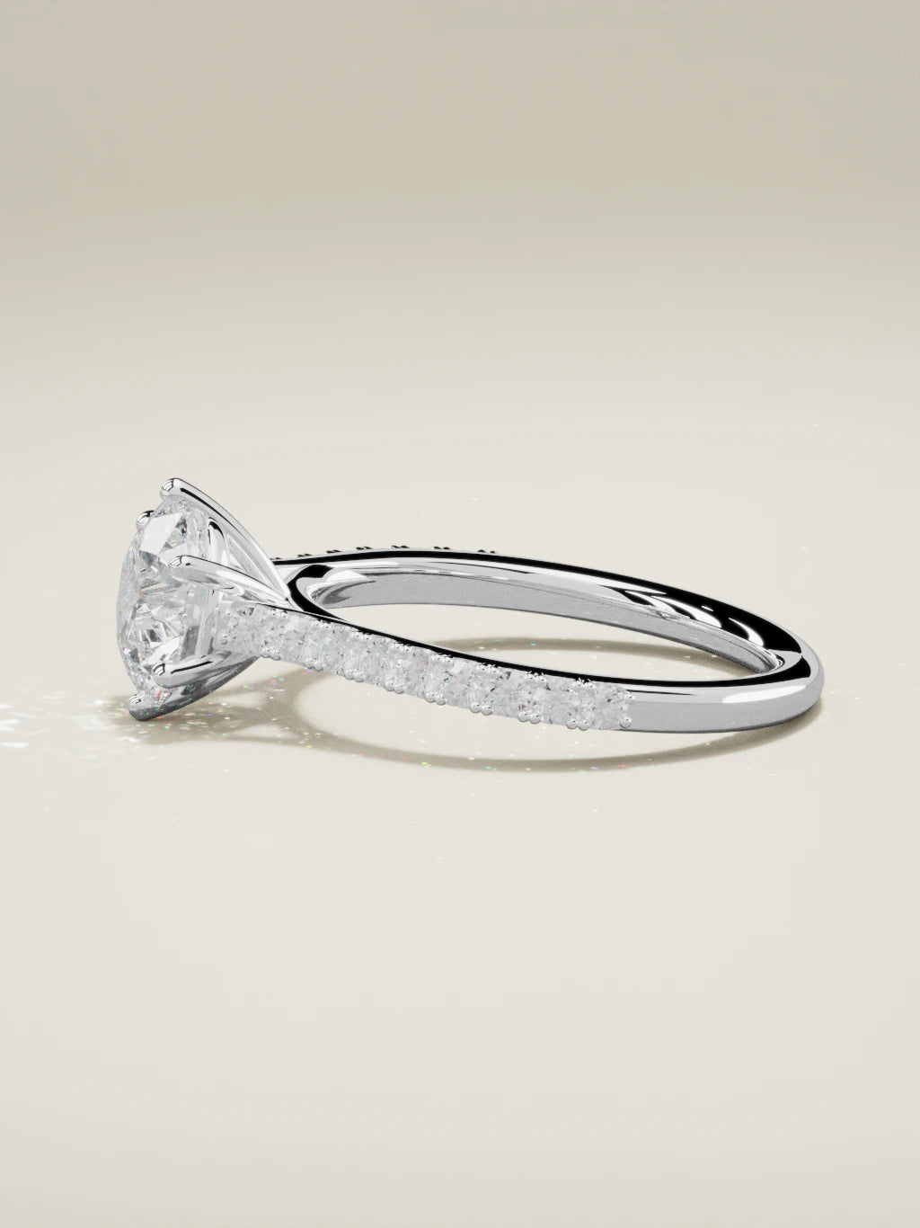 The Blonda, solitario con diamante redondo de laboratorio en oro blanco 14K, vista lateral