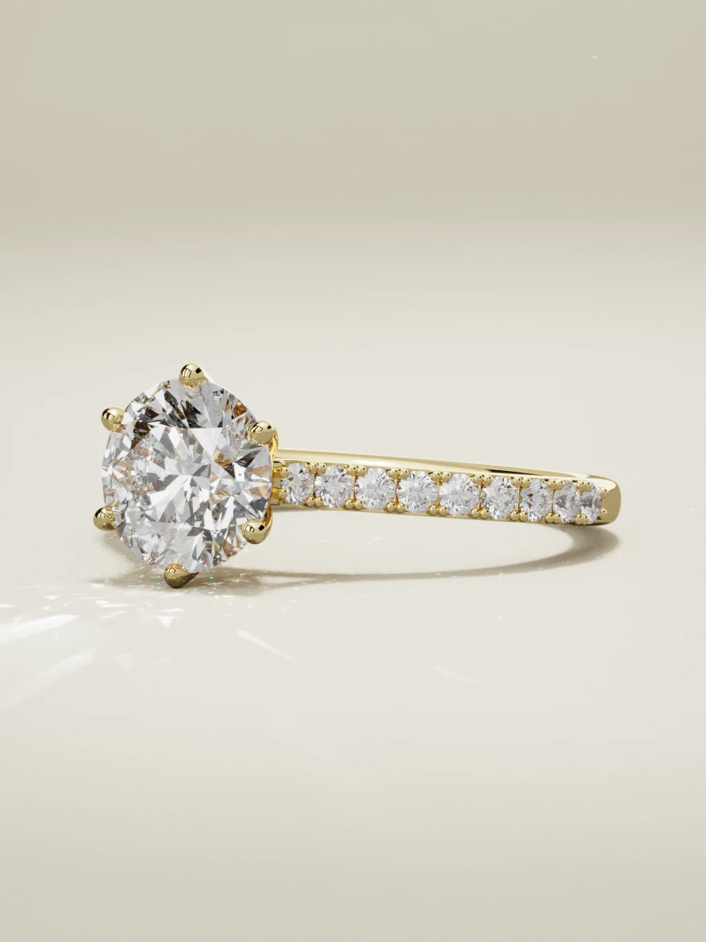 The Blonda, solitario con diamante redondo de laboratorio en oro amarillo 14K, vista de tres cuartos