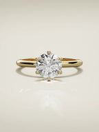 The Dalia, solitario con diamante redondo de laboratorio en oro amarillo 14K, vista frontal