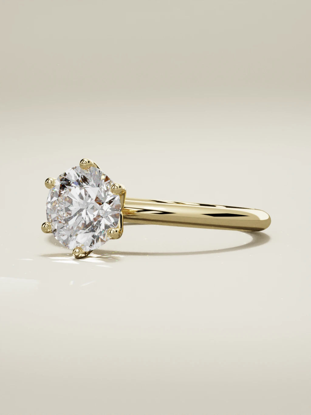The Dalia, solitario con diamante redondo de laboratorio en oro amarillo 14K, vista de tres cuartos