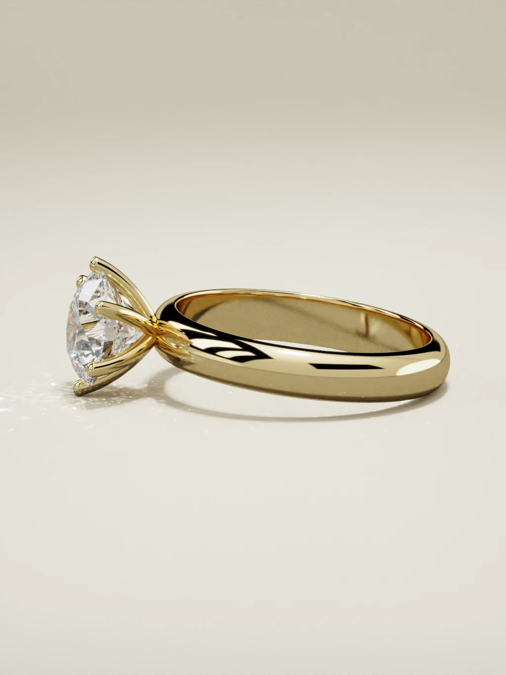 The Fina, solitario con diamante redondo de laboratorio en oro amarillo 14K, vista lateral