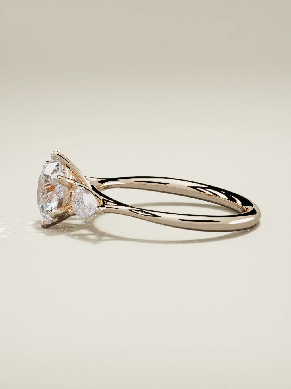 The Gala, solitario con diamante redondo de laboratorio en oro rosa 14K, vista lateral