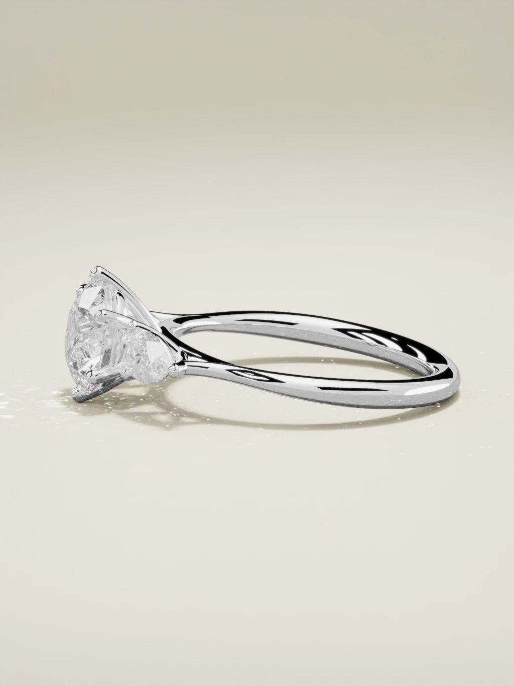 The Gala, solitario con diamante redondo de laboratorio en oro blanco 14K, vista lateral