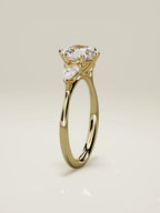 The Gala, solitario con diamante redondo de laboratorio en oro amarillo 14K, de pie, vista frontal