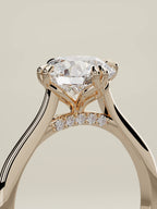 The Jazmin, solitario con diamante redondo de laboratorio en oro rosa 14K, de pie, vista de tres cuartos