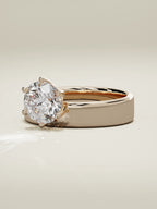 The Joya, solitario con diamante redondo de laboratorio en oro rosa 14K, vista de tres cuartos