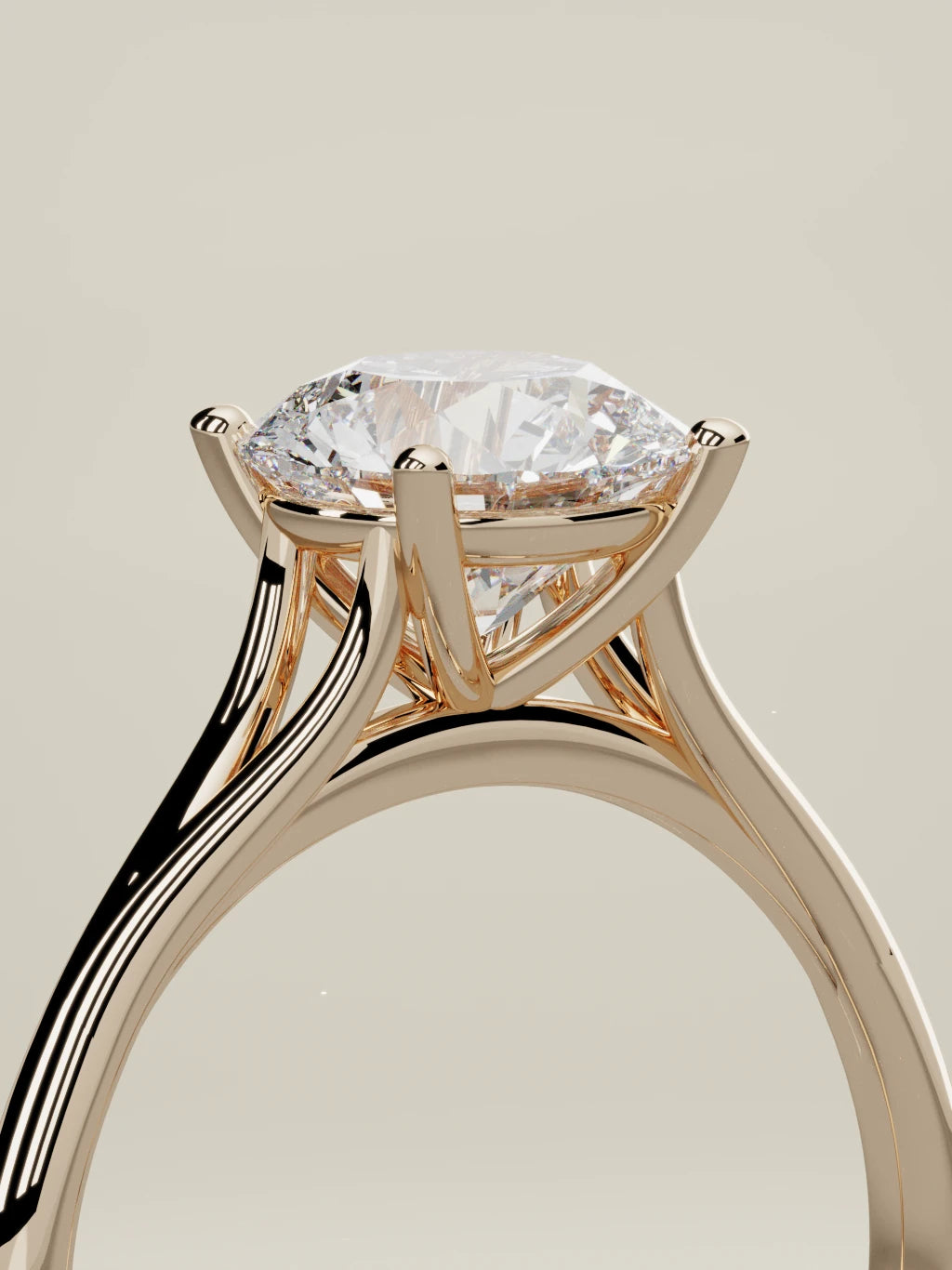 The Lazo, solitario con diamante redondo de laboratorio en oro rosa 14K, de pie, vista de tres cuartos