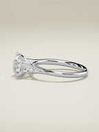 The Lazo, solitario con diamante redondo de laboratorio en oro blanco 14K, vista lateral