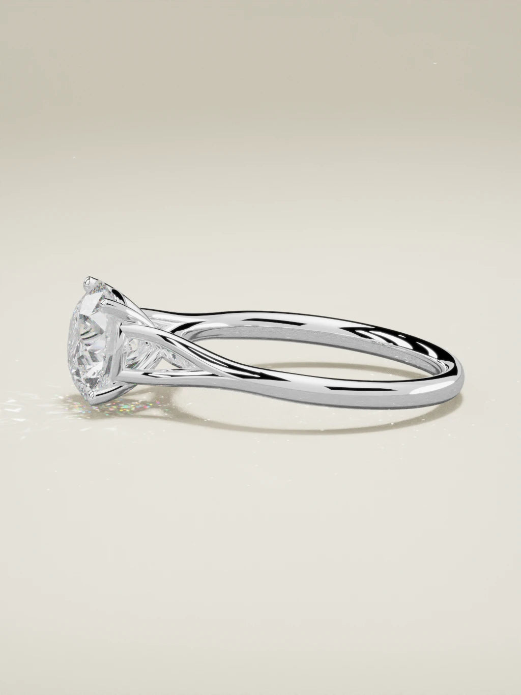 The Lazo, solitario con diamante redondo de laboratorio en oro blanco 14K, vista lateral