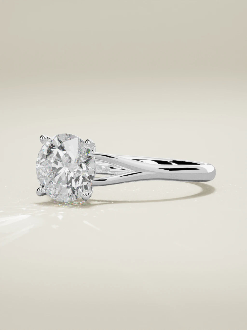 The Lazo, solitario con diamante redondo de laboratorio en oro blanco 14K, vista de tres cuartos