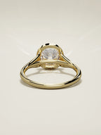 The Luna, solitario con diamante redondo de laboratorio en oro amarillo 14K, vista trasera