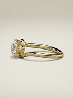 The Ola, solitario con diamante redondo de laboratorio en oro amarillo 14K, vista lateral
