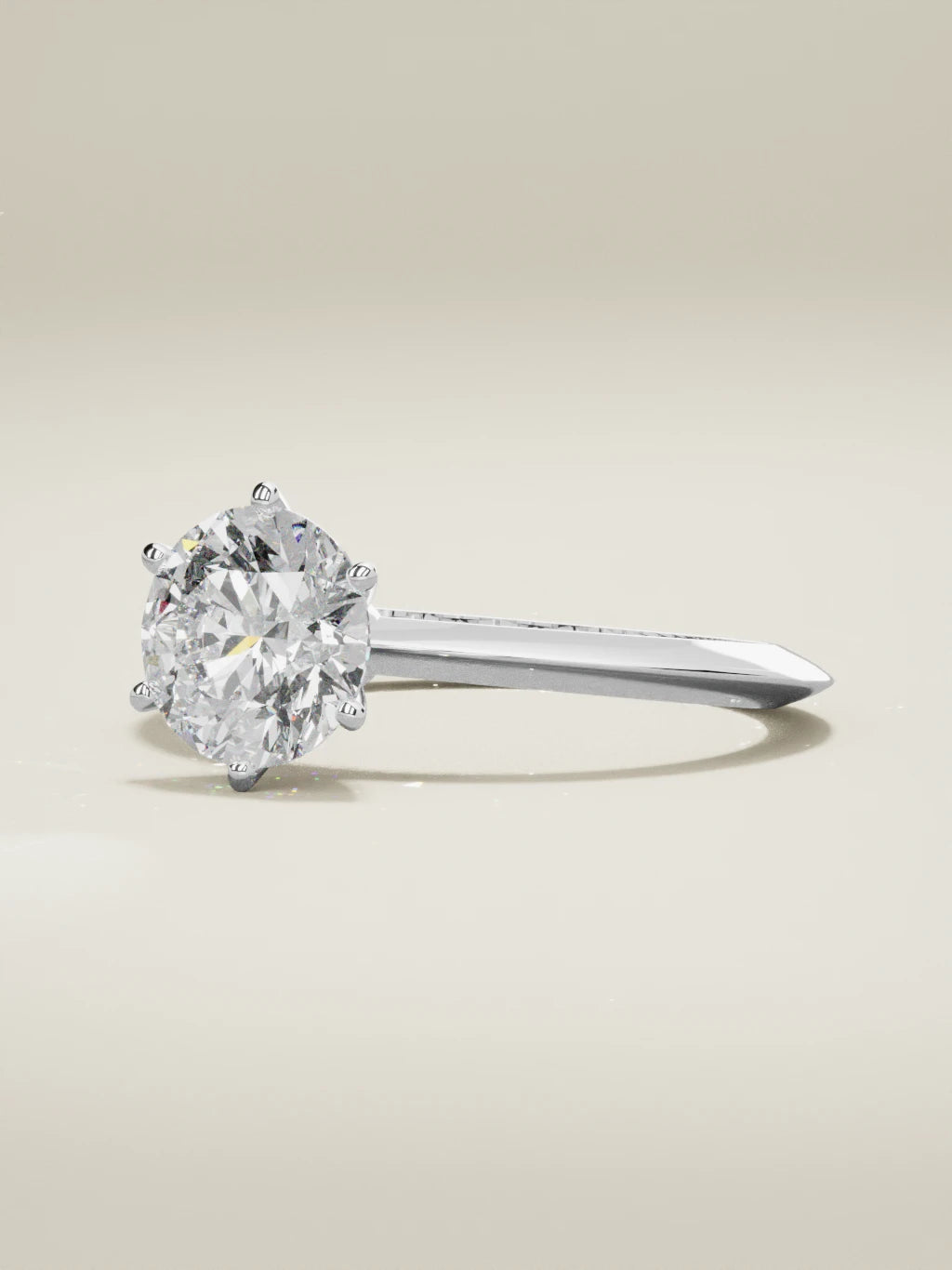 The Prisma, solitario con diamante redondo de laboratorio en oro blanco 14K, vista de tres cuartos