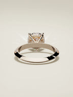 The Vera, solitario con diamante redondo de laboratorio en oro rosa 14K, vista trasera