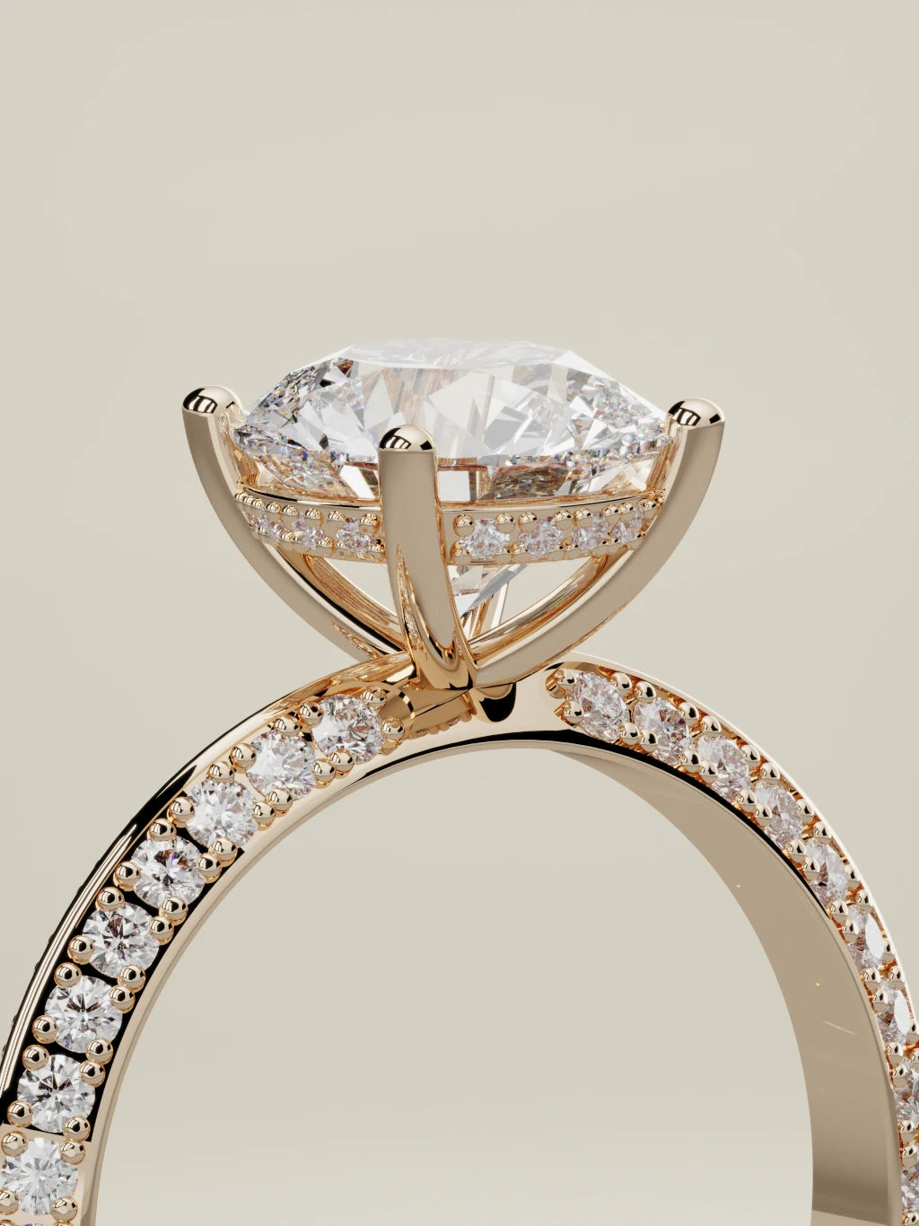 The Vera, solitario con diamante redondo de laboratorio en oro rosa 14K, de pie, vista de tres cuartos
