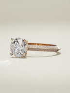 The Vera, solitario con diamante redondo de laboratorio en oro rosa 14K, vista de tres cuartos