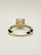 The Vera, solitario con diamante redondo de laboratorio en oro amarillo 14K, vista trasera
