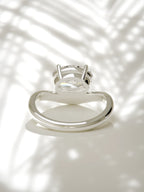 The Arco | East West Oval Solitaire