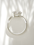 The Arco | East West Oval Solitaire