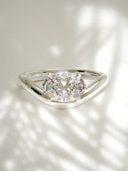 The Arco | East West Oval Solitaire