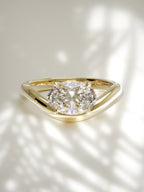 The Arco | East West Oval Solitaire